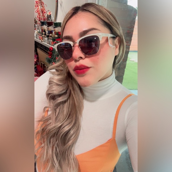 ONE DAY SALE✨TED BAKER ivoryRectangular Sunglasses with Dark Lenses